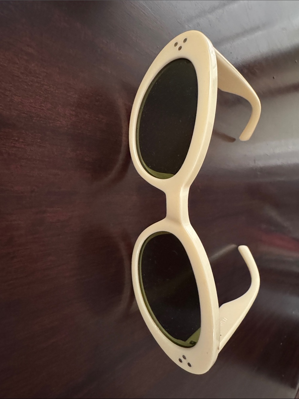 Le Specs: Tootsie + | cream cat-eyed silhouette sunglasses - Picture 8 of 10